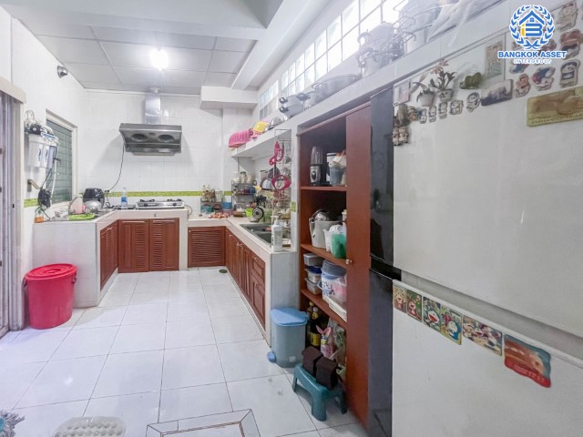 *****ทาวน์เฮ้าส์มือสอง 3 ชั้น ม.ภุมรินทร์ พหลโยธิน72 หลังมุม บนเนื้อที่ 37 ตร.ว. ฟังก์ชัน 5 ห้องนอน 4 ห้องน้ำ 2 ที่จอดรถ แถมฟรี! 3 เครื่องปรับอากาศ 7 เครื่อง และปั๊มน้ำ 1 เครื่อง ทำเลดีมาก เชื่อมต่อ ถ.พหลโยธิน, ถ.รังสิต-ปทุมธานี ใกล้ห้างเซียร์รังสิต ฟิวเจอร์พาร์ครังสิต และรถไฟฟ้าสายสีแดงเข้ม "สถานีหลักหก"